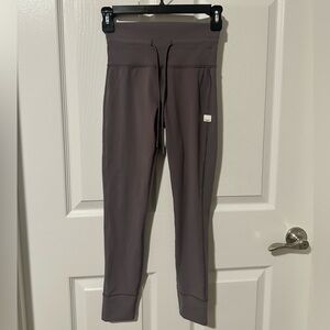 Vuori daily leggings in Sawyer